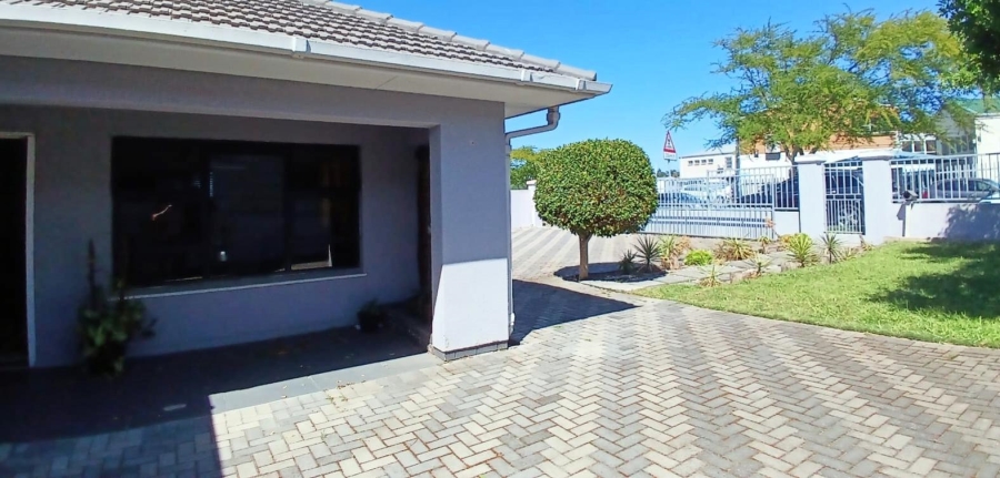 To Let 4 Bedroom Property for Rent in Labiance Estate Western Cape